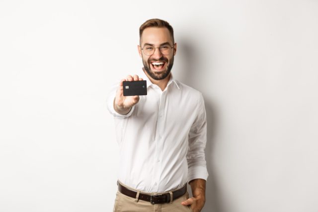 Tarjeta de crédito asegurada Navy FCU nRewards: Descúbralo todo